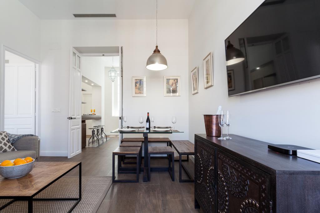 Stunning Boutique - Space Maison Apartments เซบีญา ภายนอก รูปภาพ